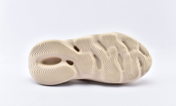 Yeezy Foam RNNR Sneaker "Sand" - G55488